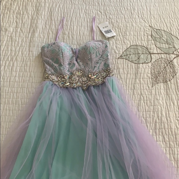 Dress - Picture 3 of 8